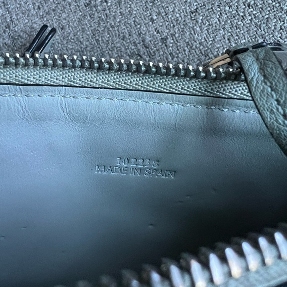 Loewe Puzzle Leather Zip Card Pouch - Picture 5 of 12